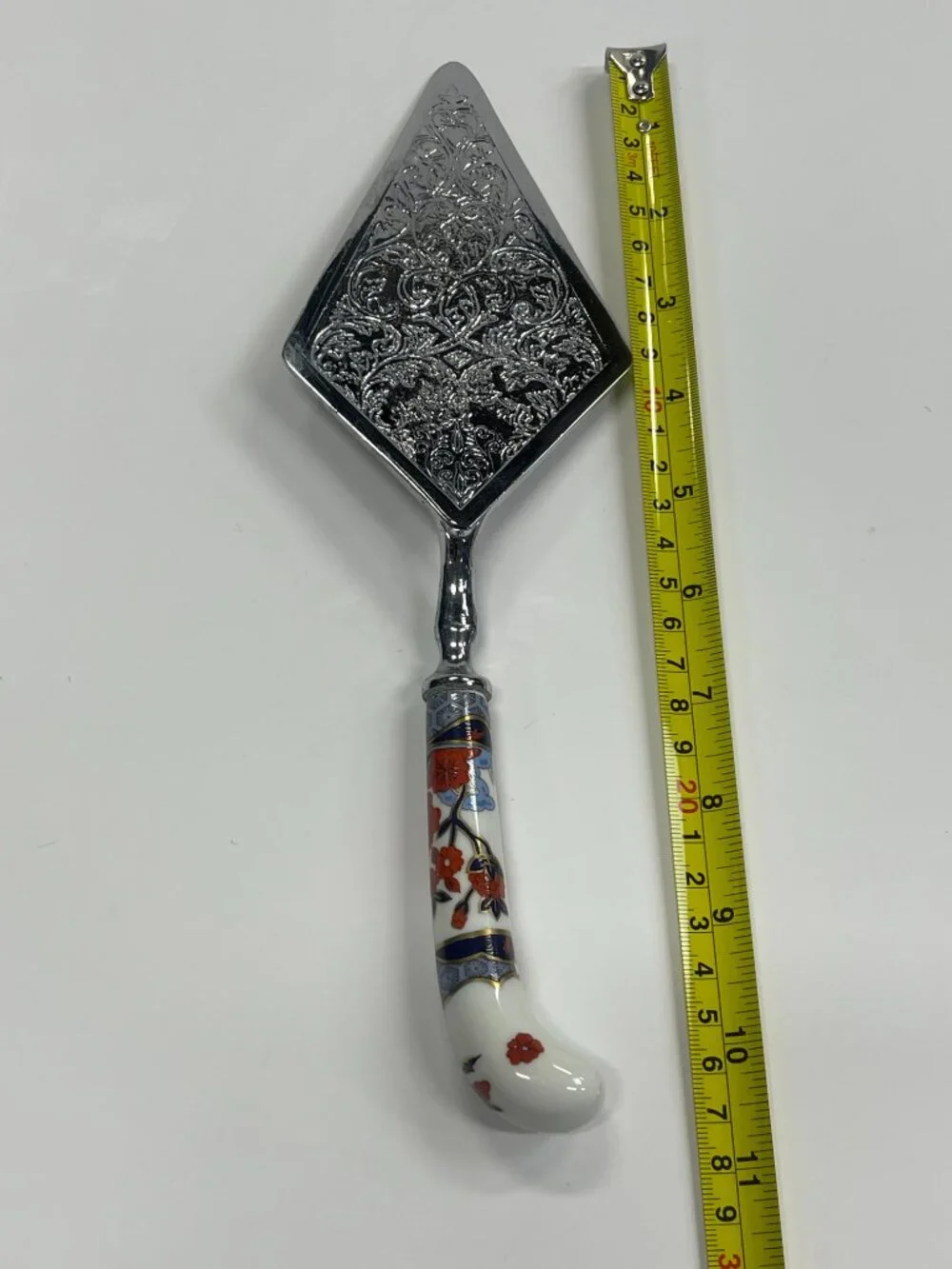 Spode Shima Cake Pie Server Porcelain Handle Ornate Embossed Blade